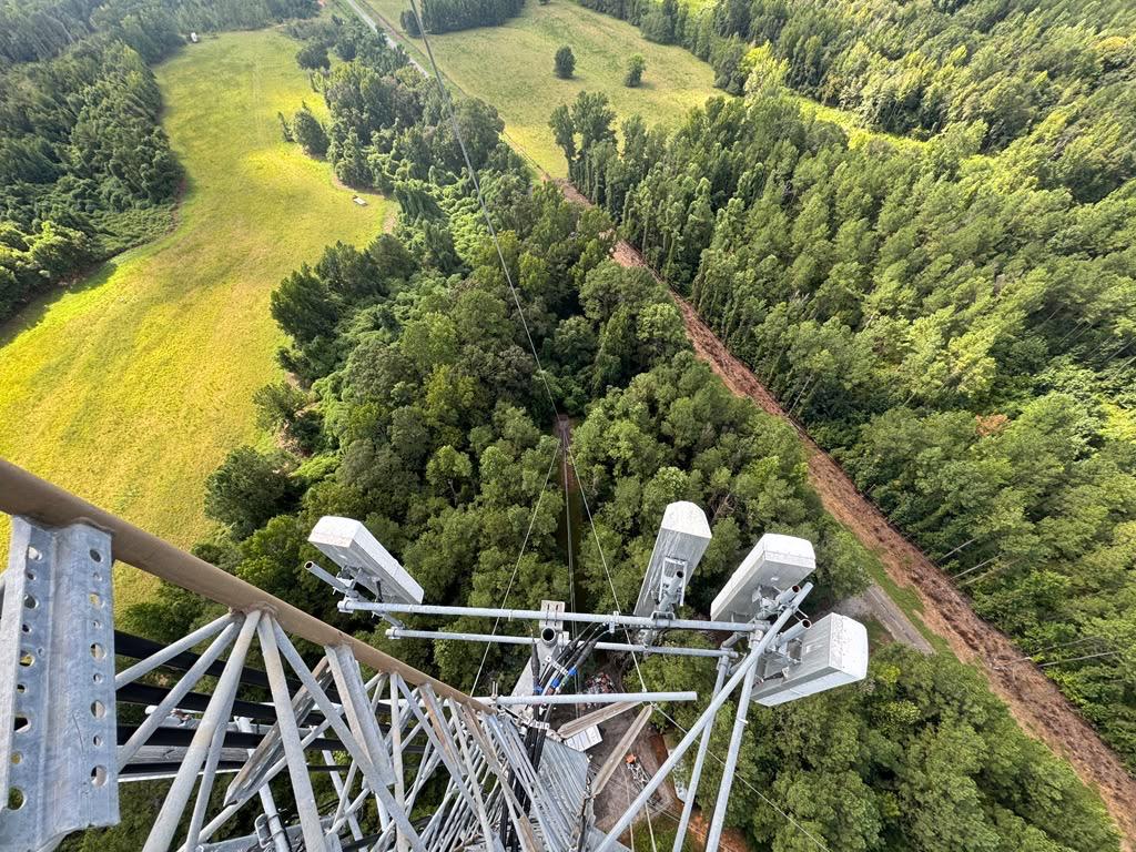Verizon tower antenna mount over a wooded area before the 5G equipment install