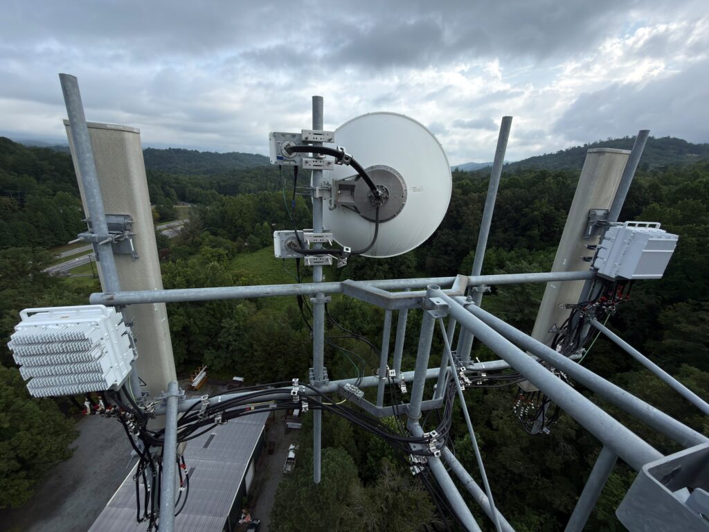 Old Nokia microwave dish on the Verizon tower before the Ericsson swap